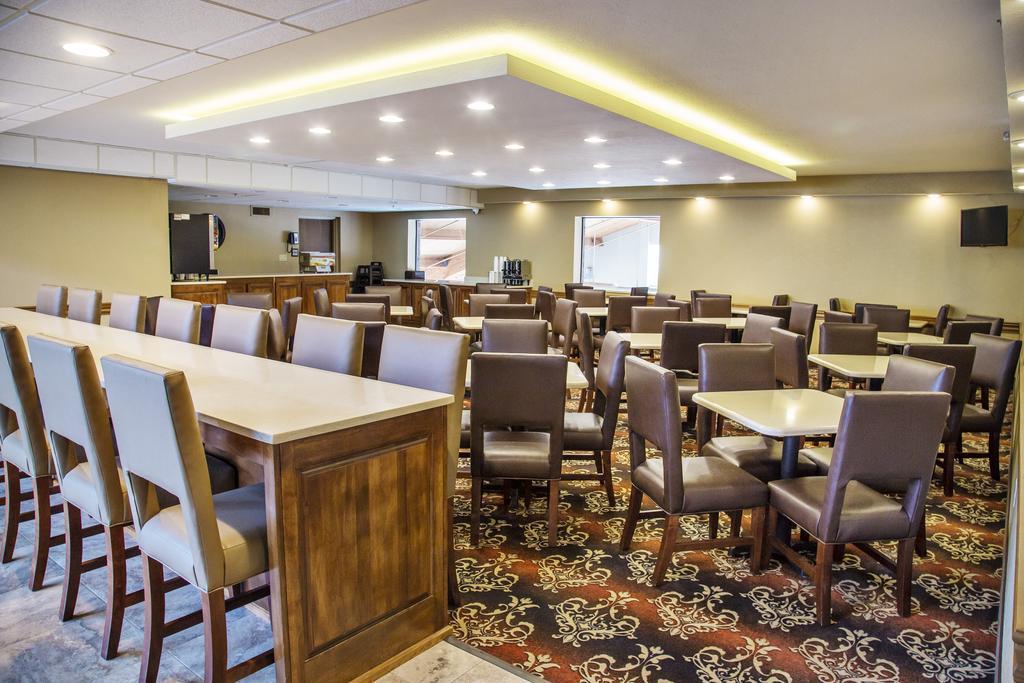 Grand Oaks Hotel Брэнсон Экстерьер фото