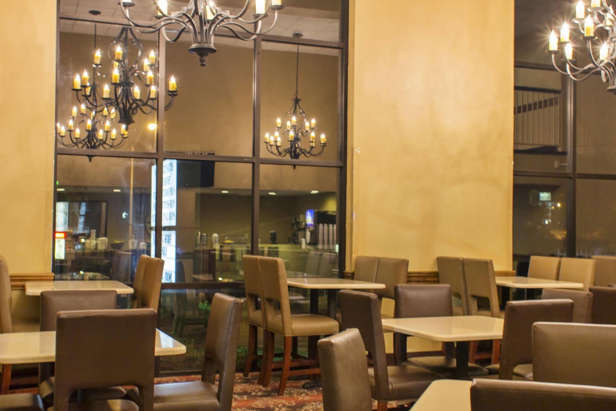 Grand Oaks Hotel Брэнсон Экстерьер фото